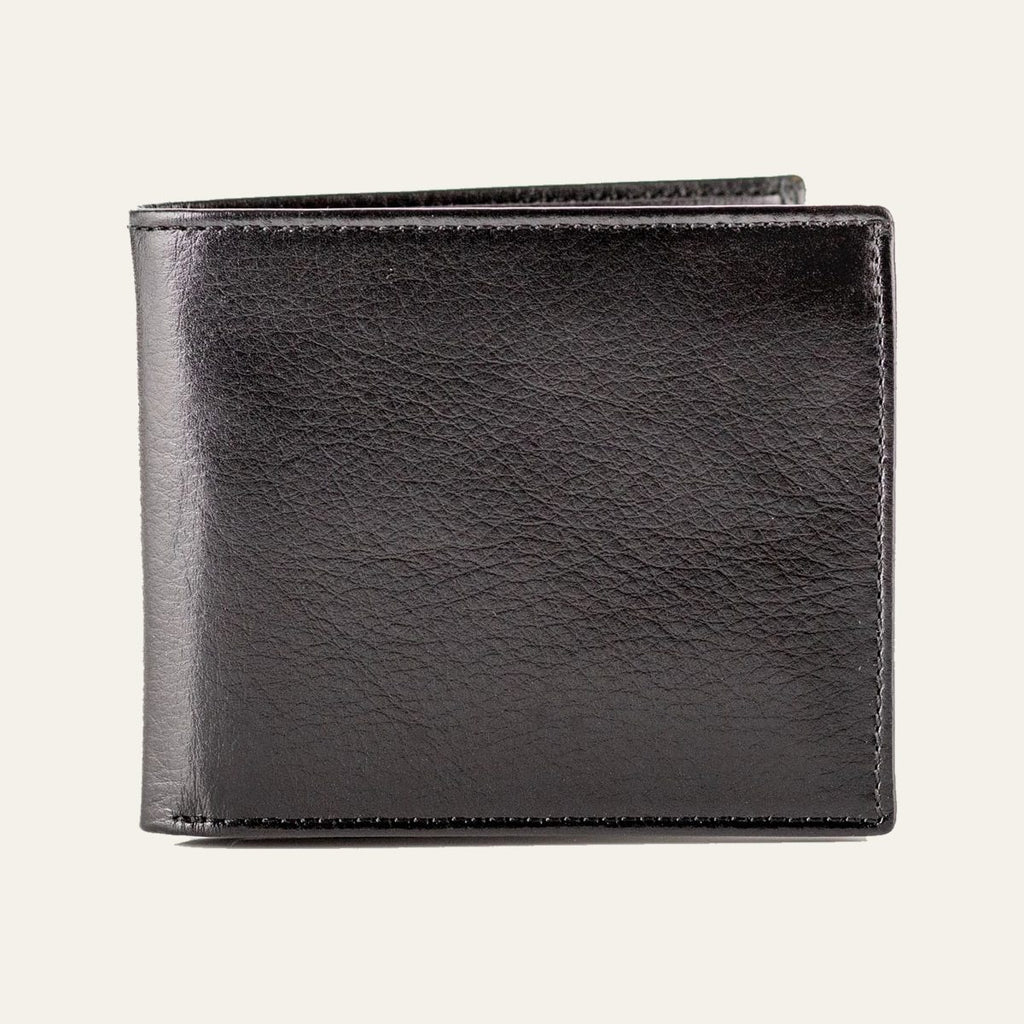 Nero in black, closed